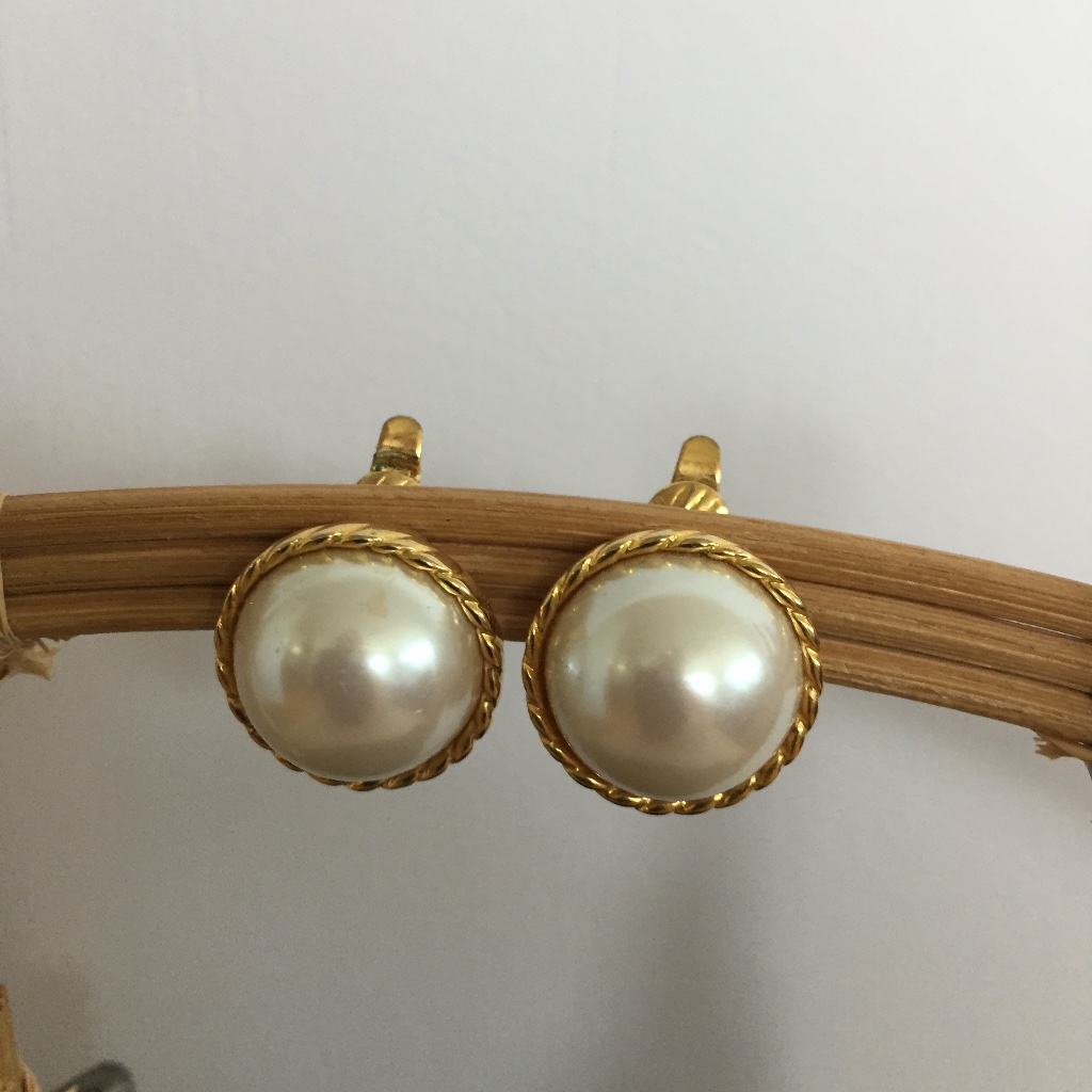 PearlGold Earring 10$